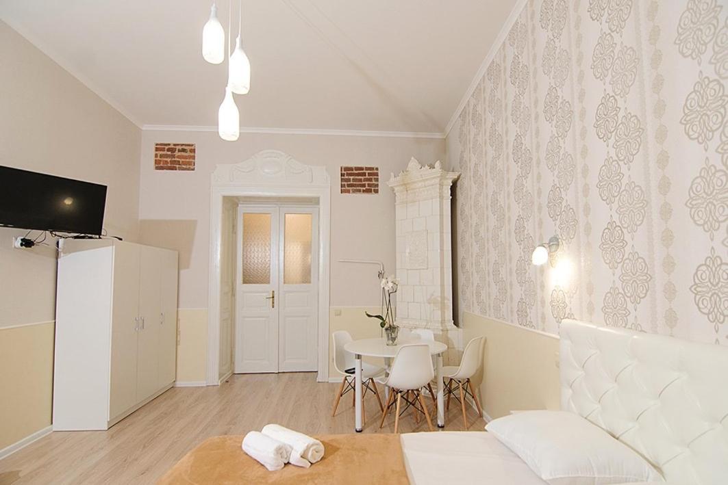 Luxury Apartment Near Rynok Square Lviv Exterior photo